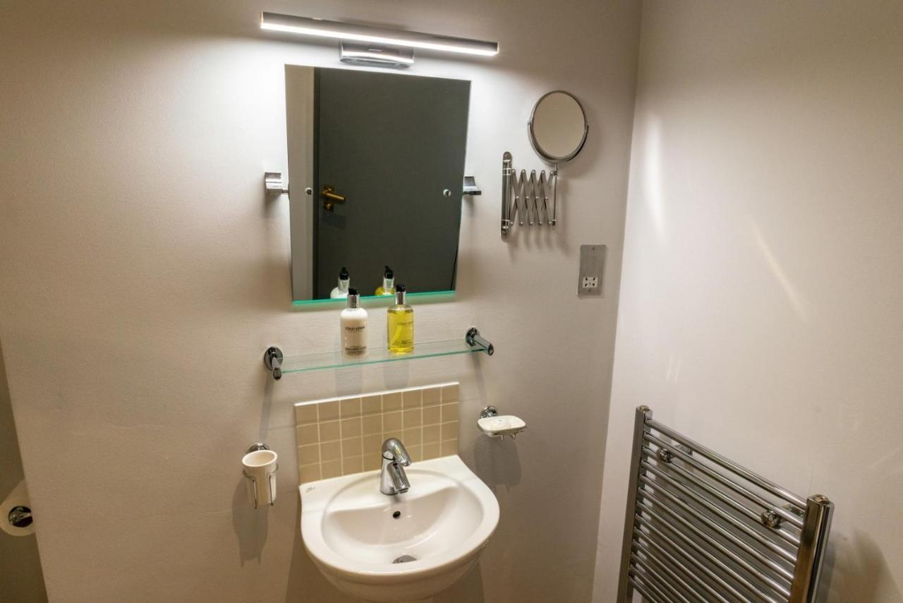 Albert Arms Esher Dış mekan fotoğraf